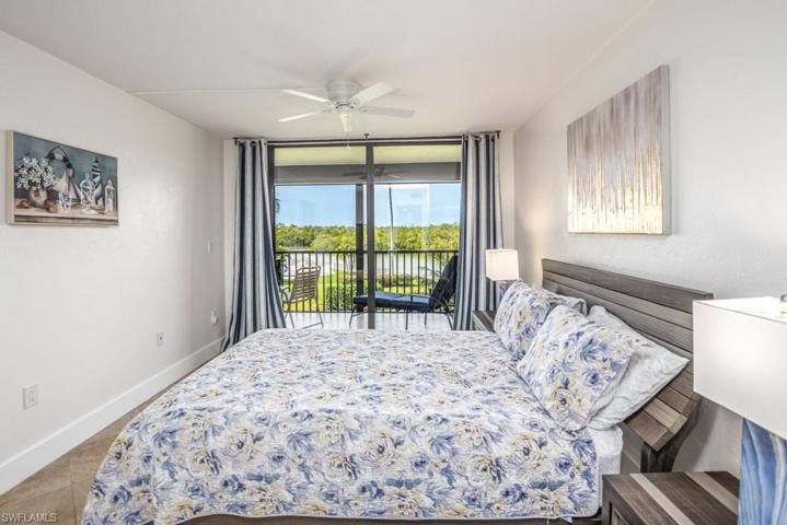 17 Bluebill AVE # 104, NAPLES FL 34108