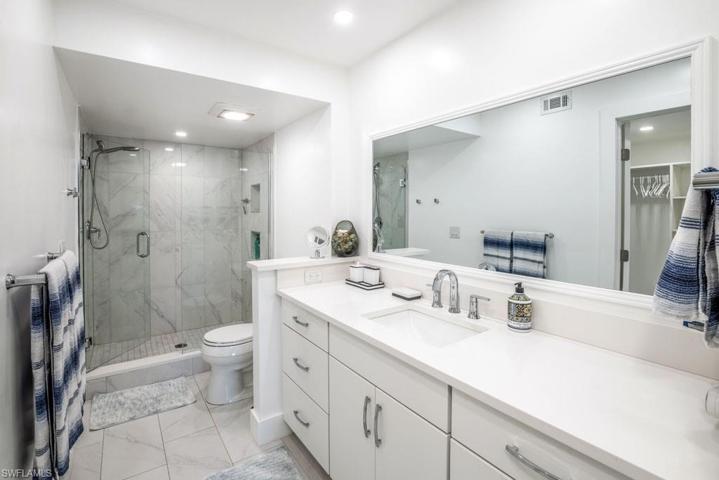 17 Bluebill AVE # 104, NAPLES FL 34108