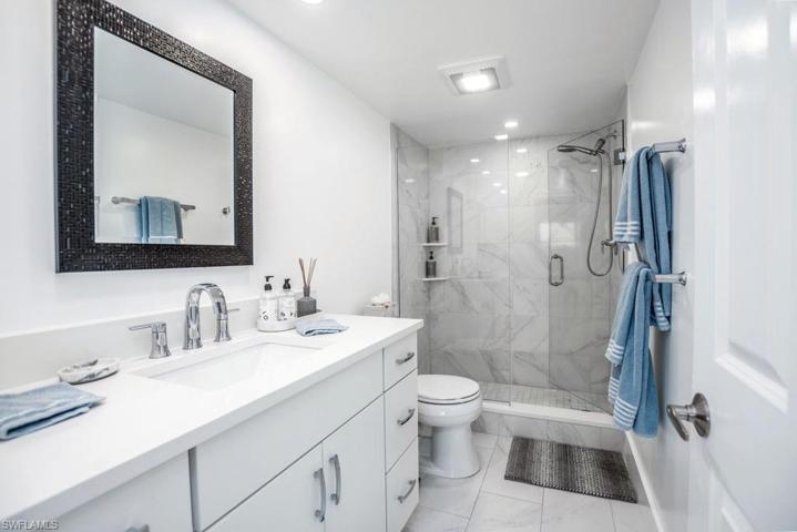 17 Bluebill AVE # 104, NAPLES FL 34108