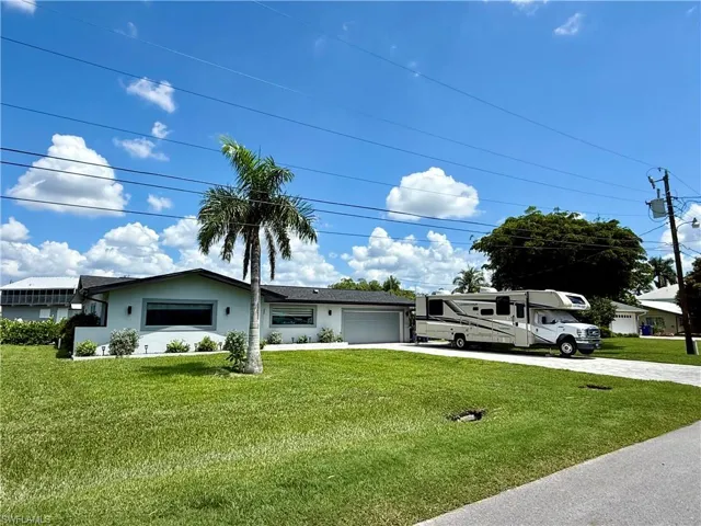 122 E North Shore Ave, North Fort Myers, Florida 33917