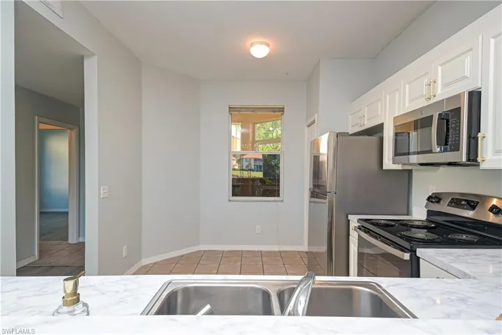 240  Robin Hood  CIR, Naples, FL 34104