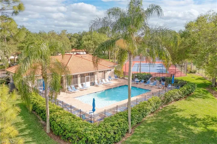 240  Robin Hood  CIR, Naples, FL 34104
