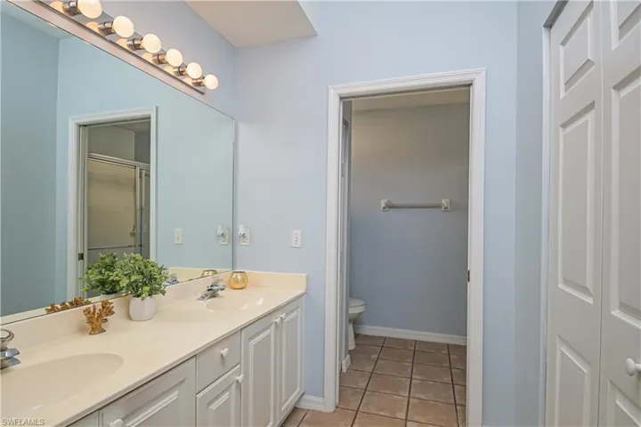 240  Robin Hood  CIR, Naples, FL 34104