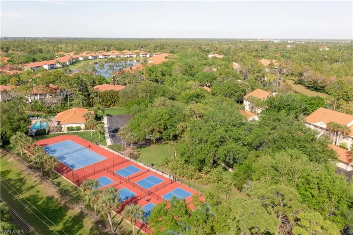 240  Robin Hood  CIR, Naples, FL 34104