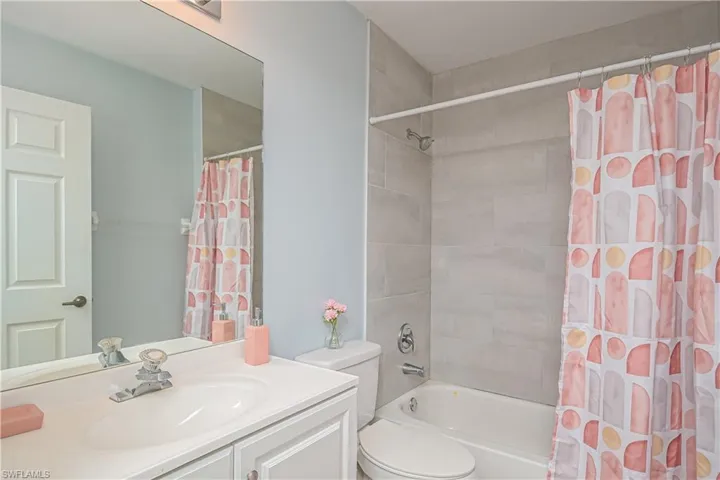 240  Robin Hood  CIR, Naples, FL 34104