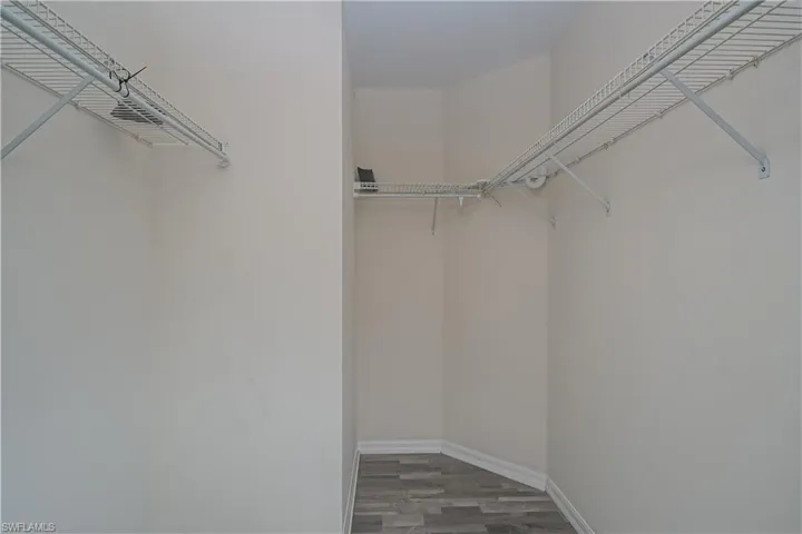 240  Robin Hood  CIR, Naples, FL 34104