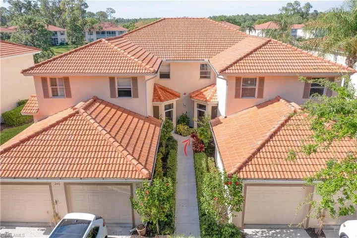 240  Robin Hood  CIR, Naples, FL 34104