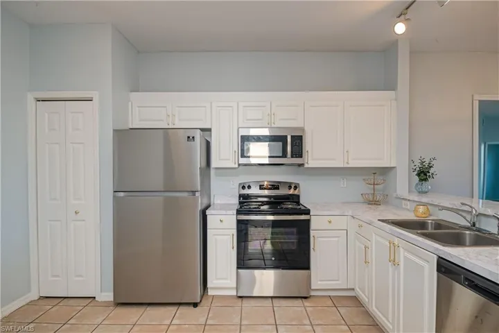 240  Robin Hood  CIR, Naples, FL 34104