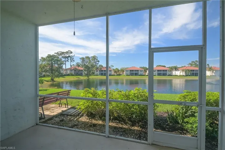 240  Robin Hood  CIR, Naples, FL 34104