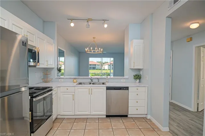 240  Robin Hood  CIR, Naples, FL 34104