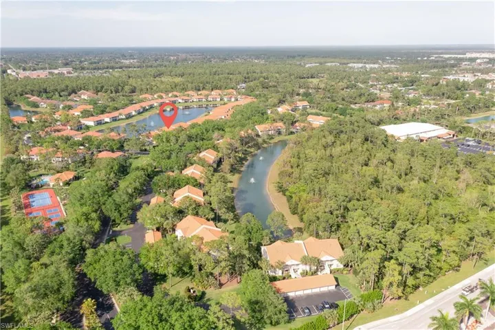240  Robin Hood  CIR, Naples, FL 34104
