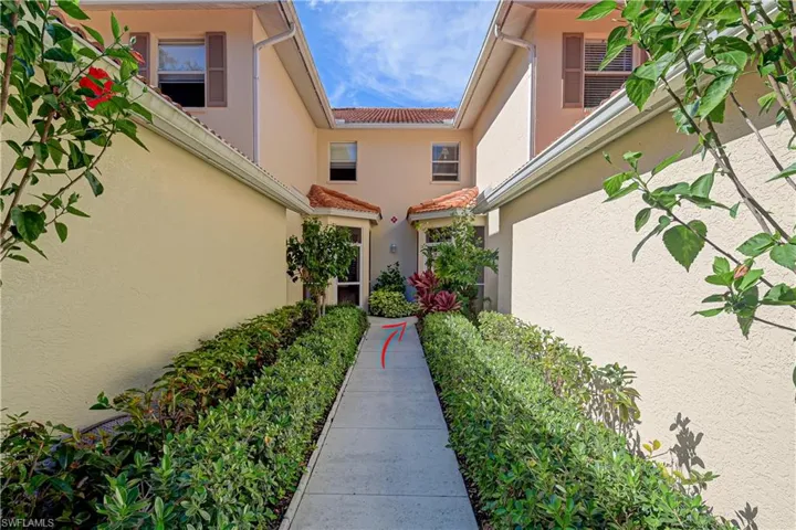 240  Robin Hood  CIR, Naples, FL 34104