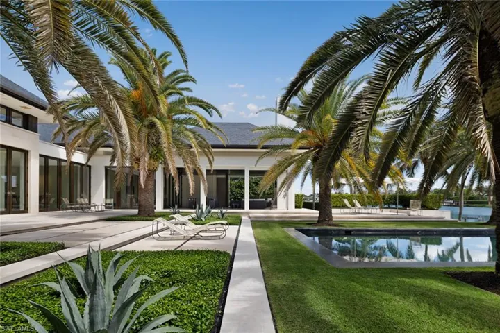 3655  Fort Charles  DR, Naples, FL 34102