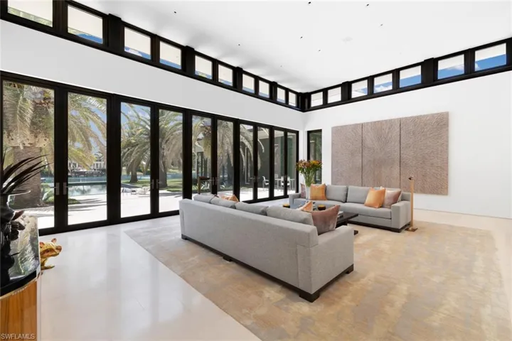 3655  Fort Charles  DR, Naples, FL 34102