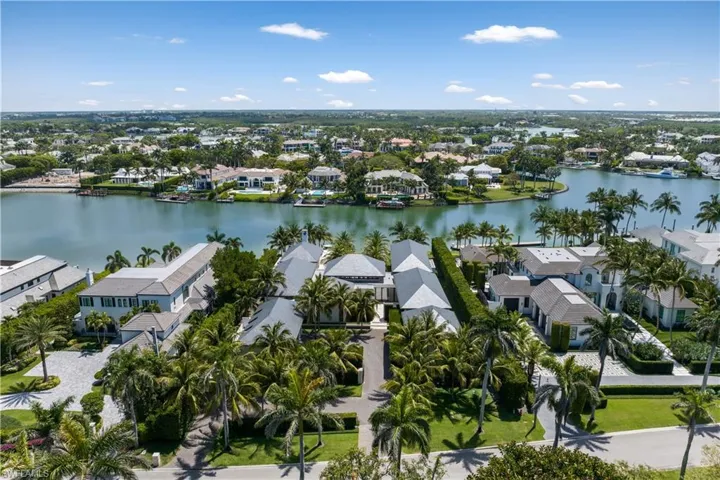 3655  Fort Charles  DR, Naples, FL 34102