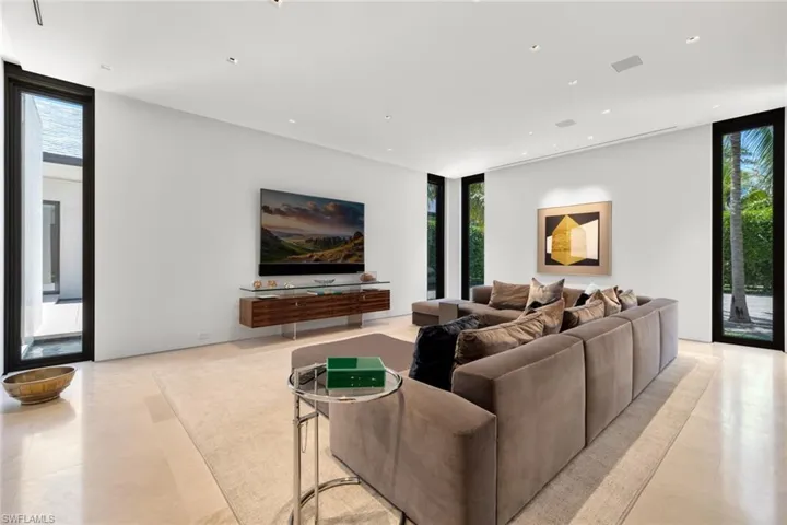 3655  Fort Charles  DR, Naples, FL 34102