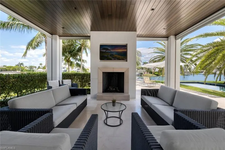 3655  Fort Charles  DR, Naples, FL 34102