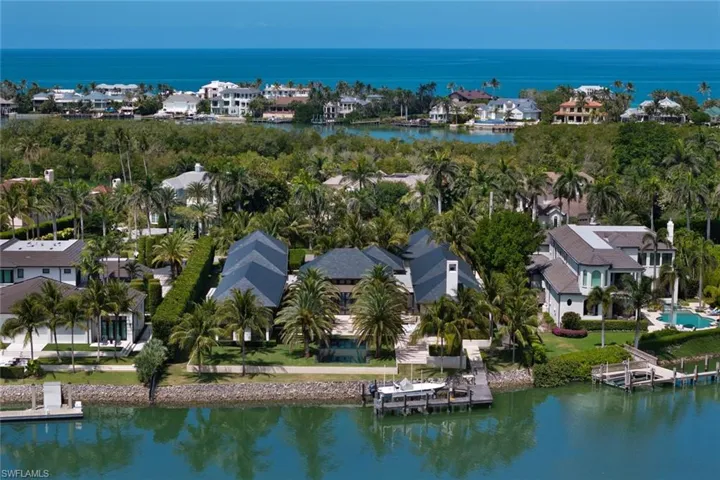 3655  Fort Charles  DR, Naples, FL 34102