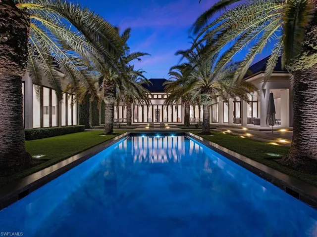 3655  Fort Charles  DR, Naples, FL 34102