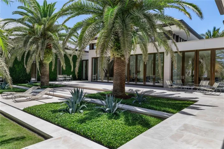 3655  Fort Charles  DR, Naples, FL 34102