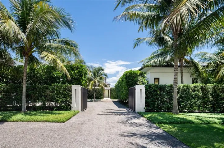 3655  Fort Charles  DR, Naples, FL 34102