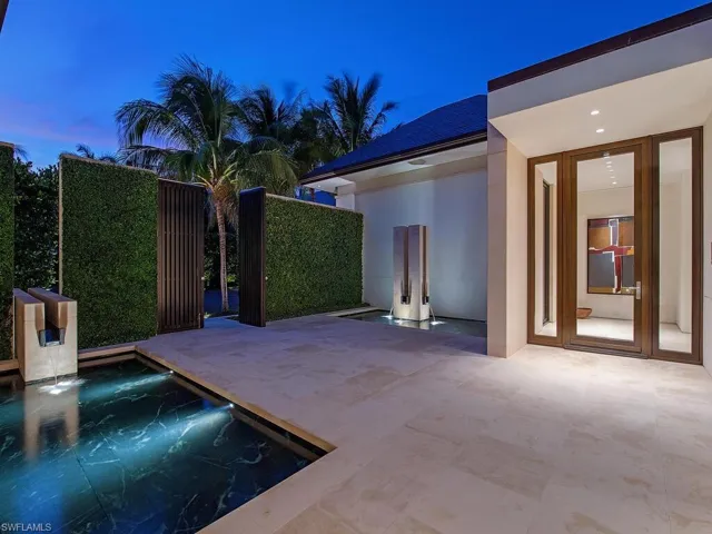 3655  Fort Charles  DR, Naples, FL 34102