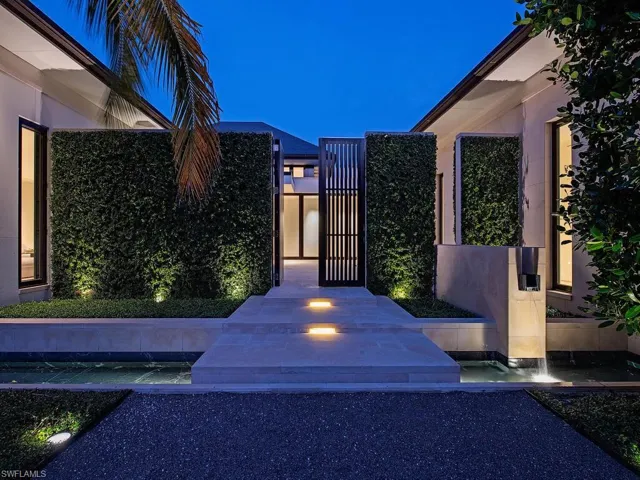 3655  Fort Charles  DR, Naples, FL 34102