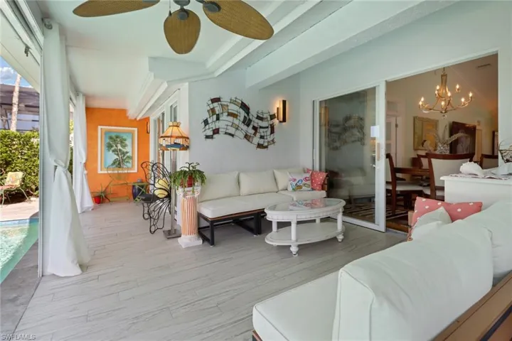 310  Fox Den  CIR, Naples, FL 34104