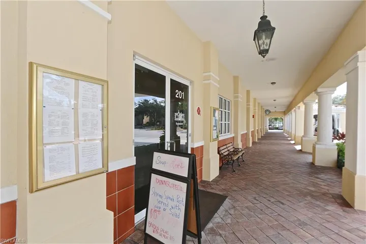 6182 Towncenter Cir, Naples, Florida 34119