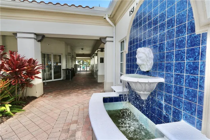 6182 Towncenter Cir, Naples, Florida 34119