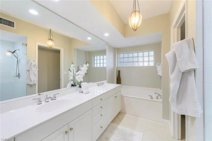 300  Dunes  BLVD, Naples, FL 34110