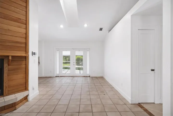 580 16th St Se, Naples, Florida 34117