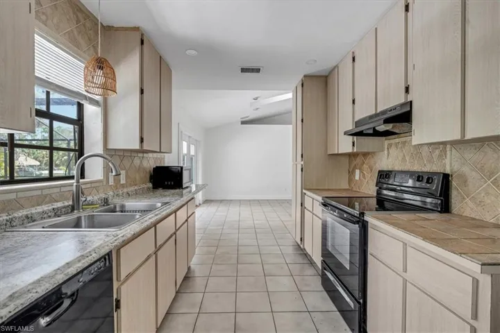 580 16th St Se, Naples, Florida 34117