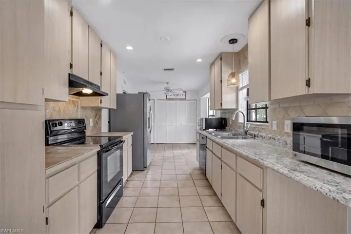 580 16th St Se, Naples, Florida 34117