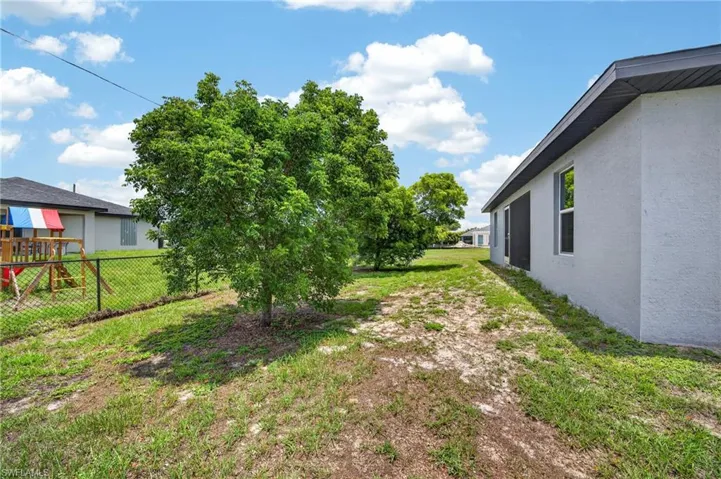1139 Nw 14th Ter, Cape Coral, Florida 33993