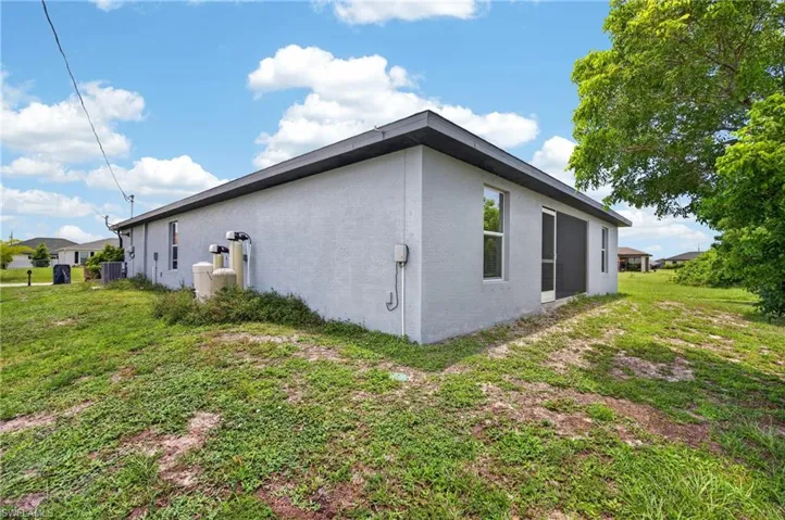 1139 Nw 14th Ter, Cape Coral, Florida 33993