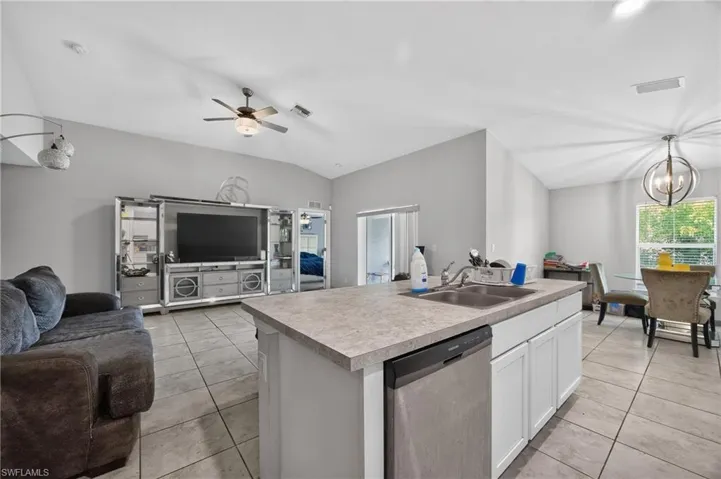 1139 Nw 14th Ter, Cape Coral, Florida 33993