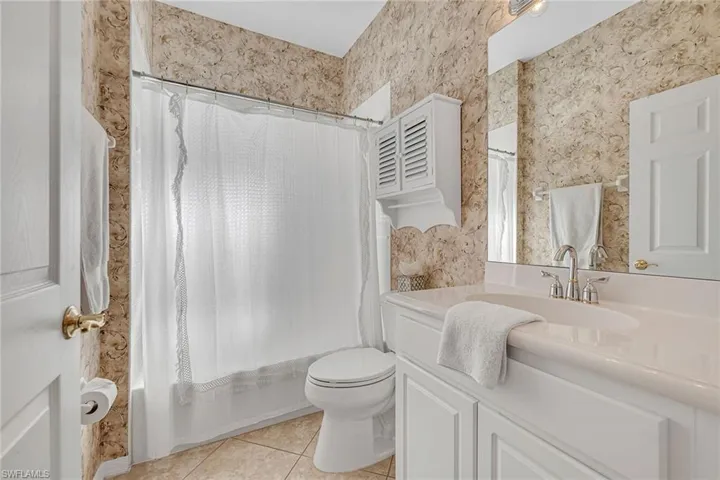 104 Glen Eagle Cir, Naples, Florida 34104