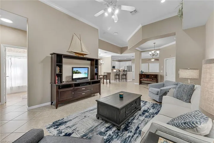 104 Glen Eagle Cir, Naples, Florida 34104