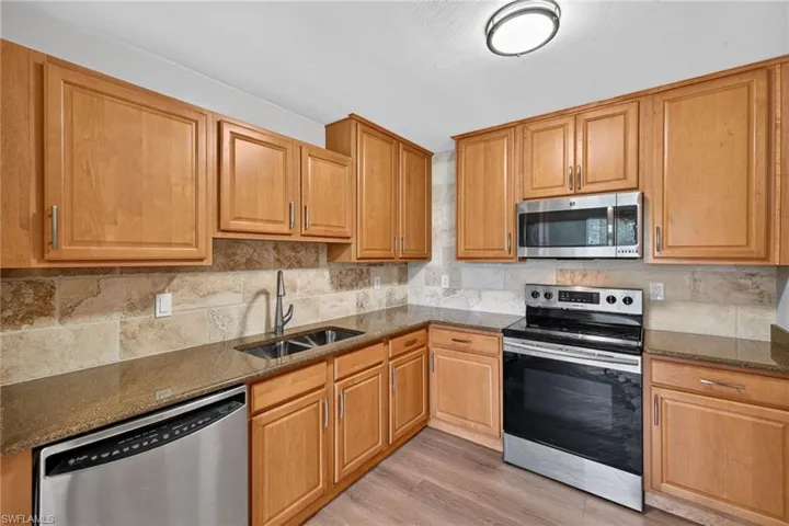 3656 Suntrust Dr, Fort Myers, Florida 33916
