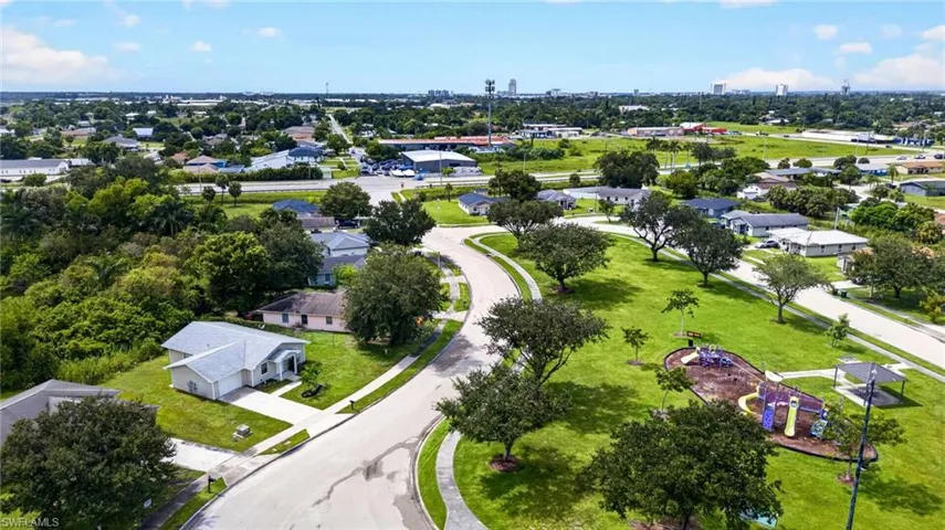 3656 Suntrust Dr, Fort Myers, Florida 33916