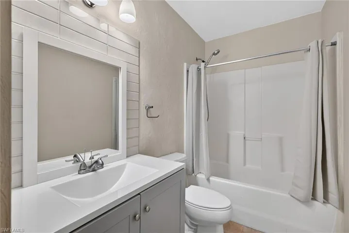 3656 Suntrust Dr, Fort Myers, Florida 33916