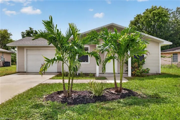 3656 Suntrust Dr, Fort Myers, Florida 33916