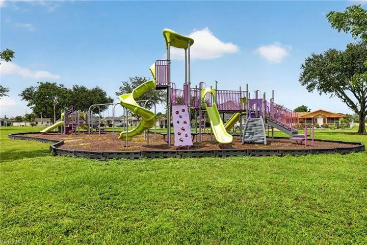 3656 Suntrust Dr, Fort Myers, Florida 33916