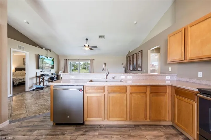 1605 Nw 23rd St, Cape Coral, Florida 33993