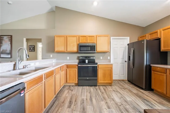 1605 Nw 23rd St, Cape Coral, Florida 33993