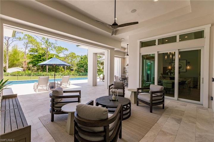 Lanai Sitting Area