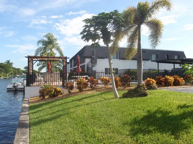 4722 SE 1st  PL, Cape Coral, FL 33904