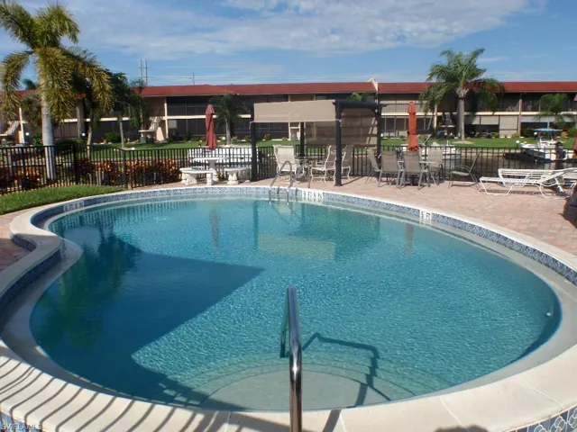 4722 SE 1st  PL, Cape Coral, FL 33904
