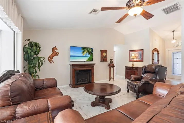 940 10th St Se, Naples, Florida 34117